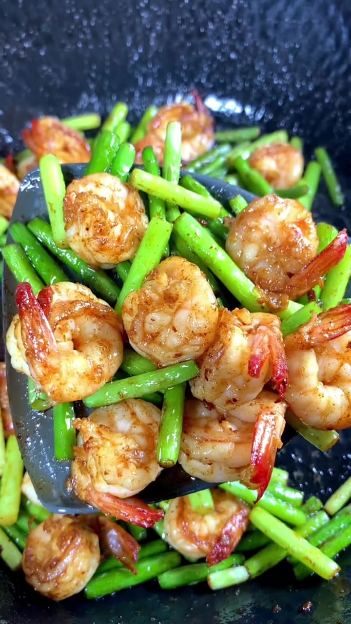 蒜苔炒虾仁,不仅好看而且好吃,营养丰富,全家人都喜欢吃