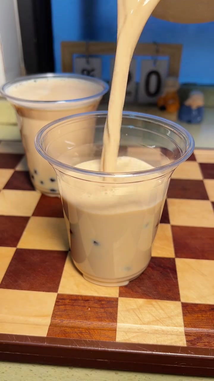 老婆孩子想喝奶茶了,学会这个蜜雪珍珠奶茶,就不用出去买了,简单好喝还省钱!自制奶茶 珍珠奶
