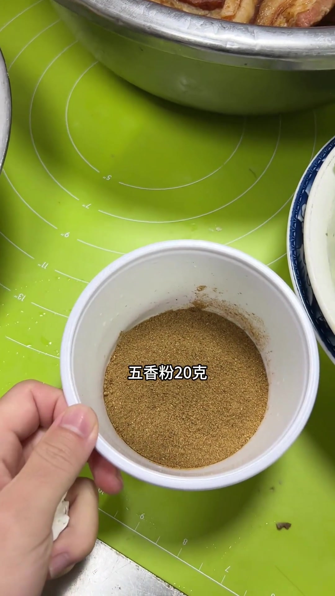 黑葱油才是一碗千里香馄饨真正的精髓,黑葱油