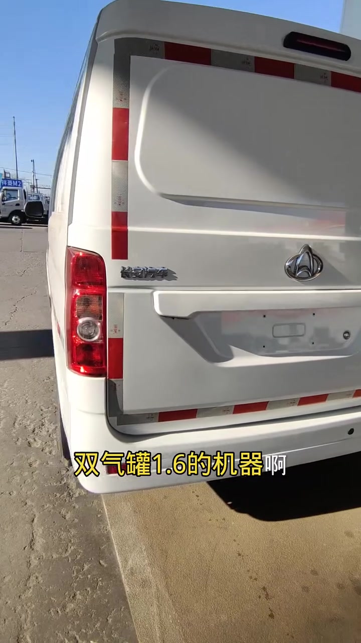 睿行油气面包车,每公里低至3/4毛
