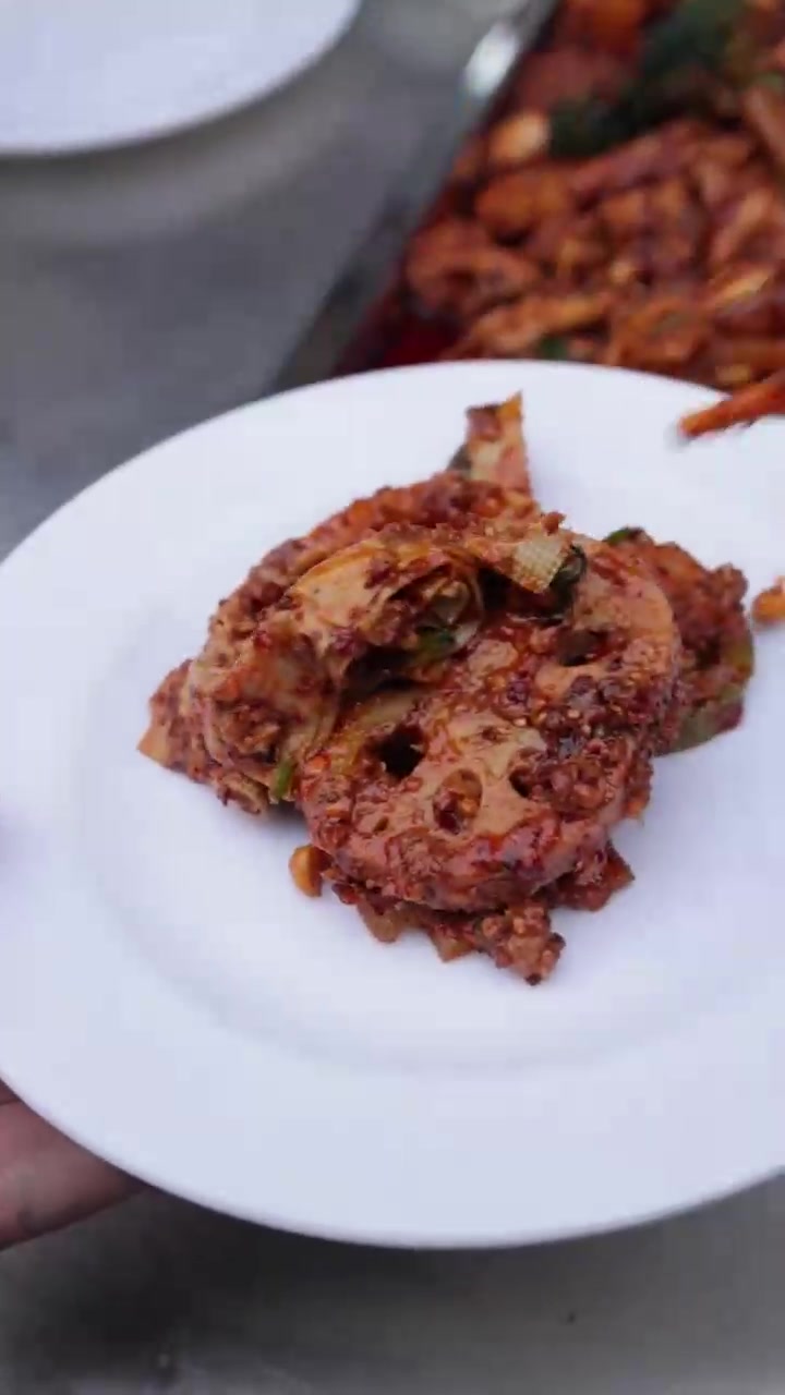 甘肃天水麻辣烫-火爆出圈-配上甘谷辣椒油-色泽诱人、热辣滚烫,让人垂涎欲滴