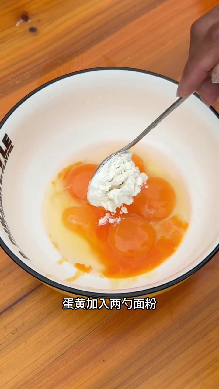 奶奶生日想吃蛋糕,在家也可以自制蛋糕给她吃