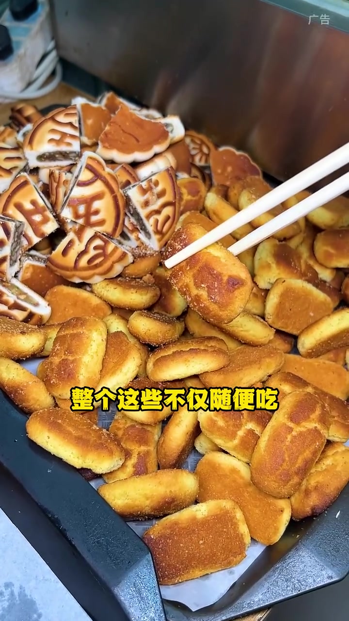 铁岭生产队大铁锅小碗菜,十多种主食自助随便吃,还有各种东北铁锅炖,炖酸菜、小鸡炖蘑菇、炖豆