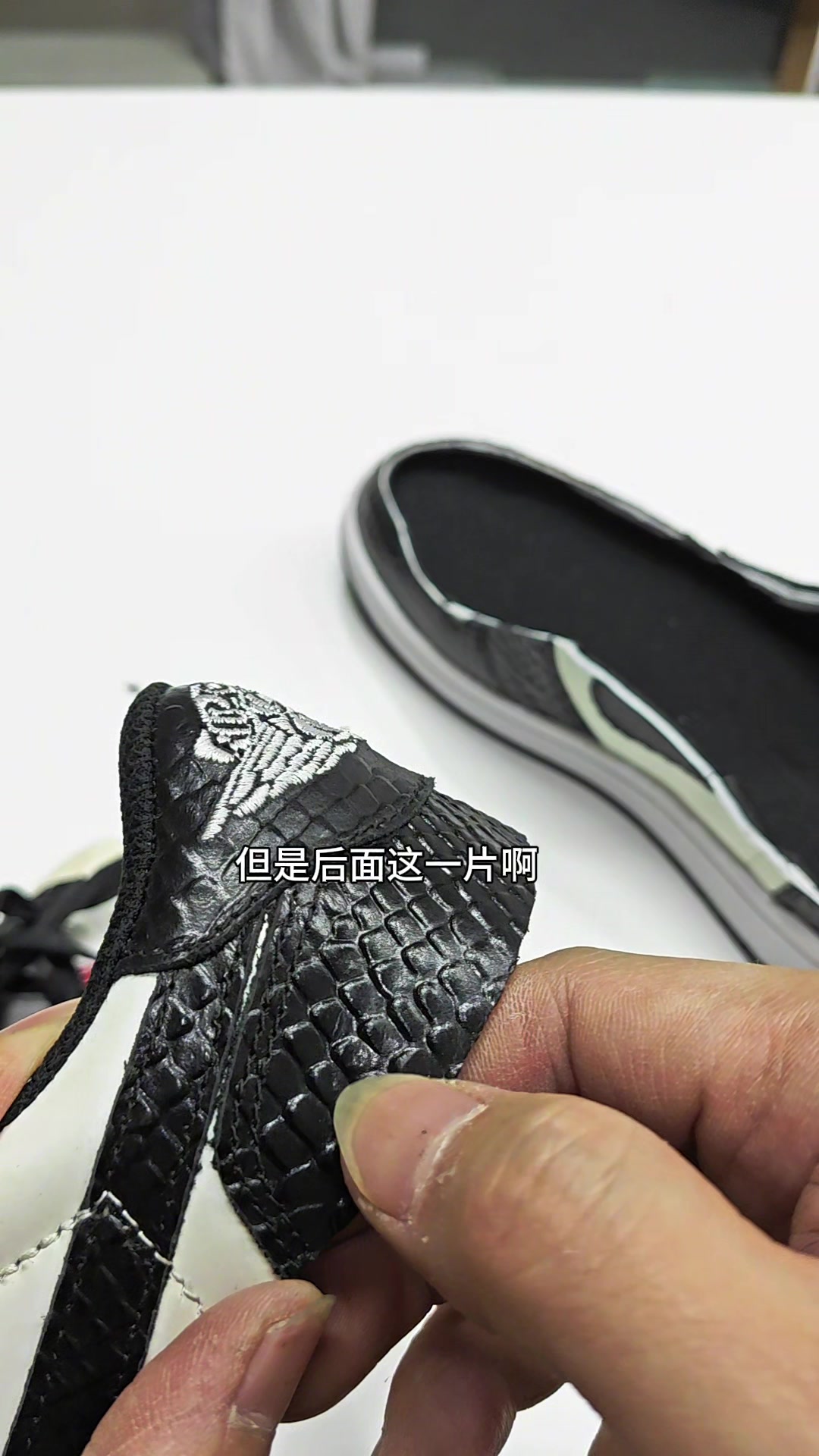鞋贩子是怎么骗你的?一分钟教你怎么分辨真假鳄鱼皮