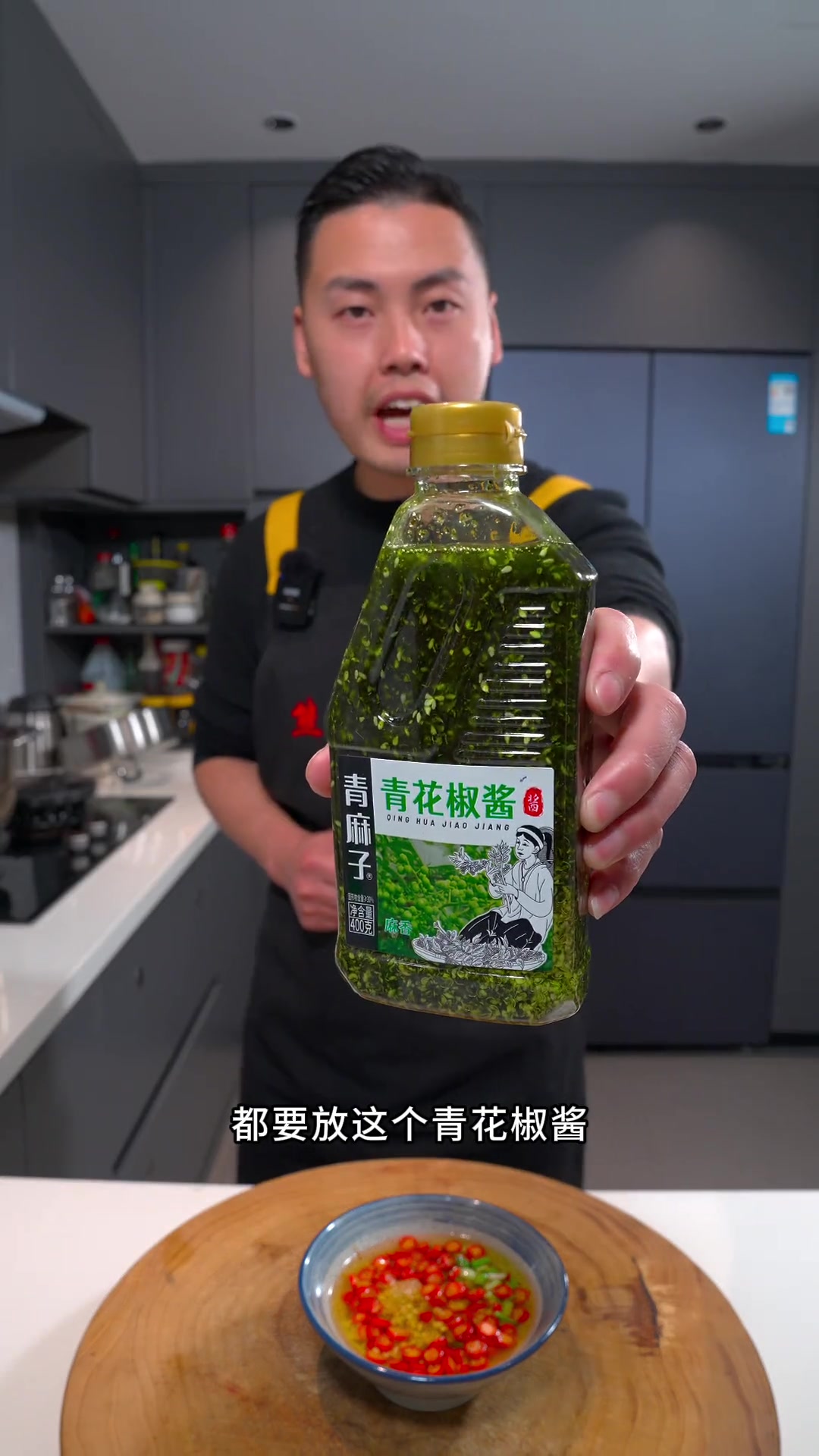 椒麻手撕鸡今天用两个鸡腿加蘑菇,做一道你们没吃过的,手撕鸡鲜麻入味