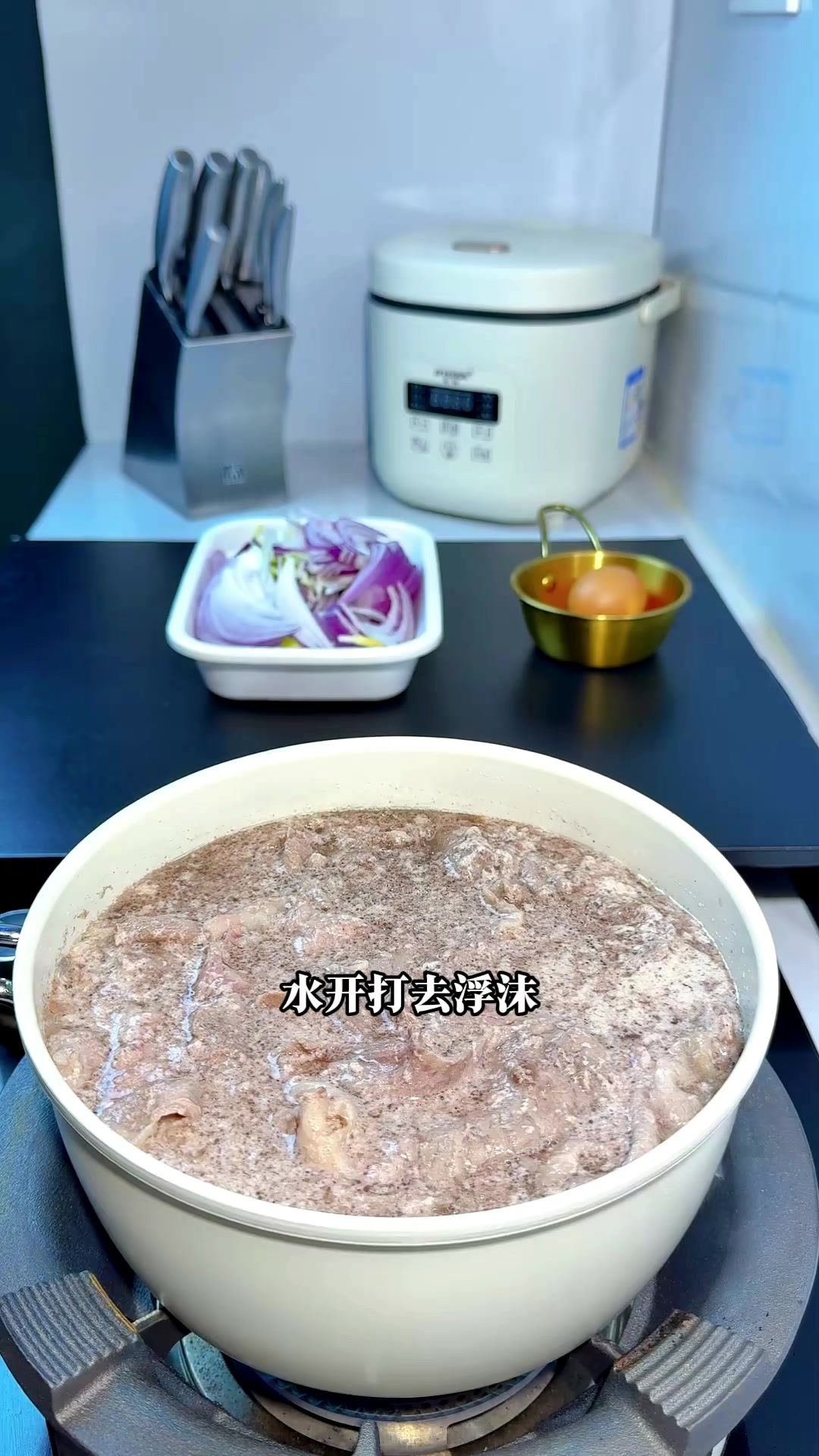 日式牛丼饭,一碗米饭里的和风物语。