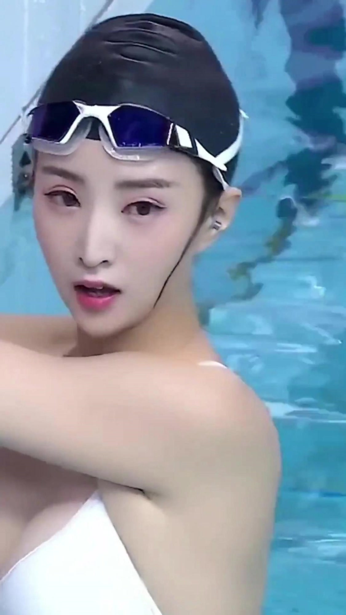 美女主持郭小仙儿有多优秀?人美学历高,身材火辣,外号武大女神