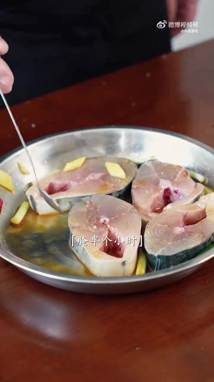 每年清明前后,海鲜老饕们翘首以盼的时令鲜味——川乌,便大量上市了。川乌是石首鱼科白姑鱼属海