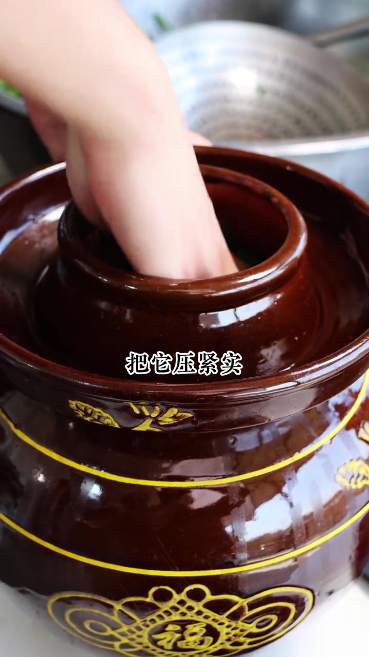 冲野腊菜大家吃过没有?每年这个时候农村到处都是,用肉末一炒,真的是太香了!