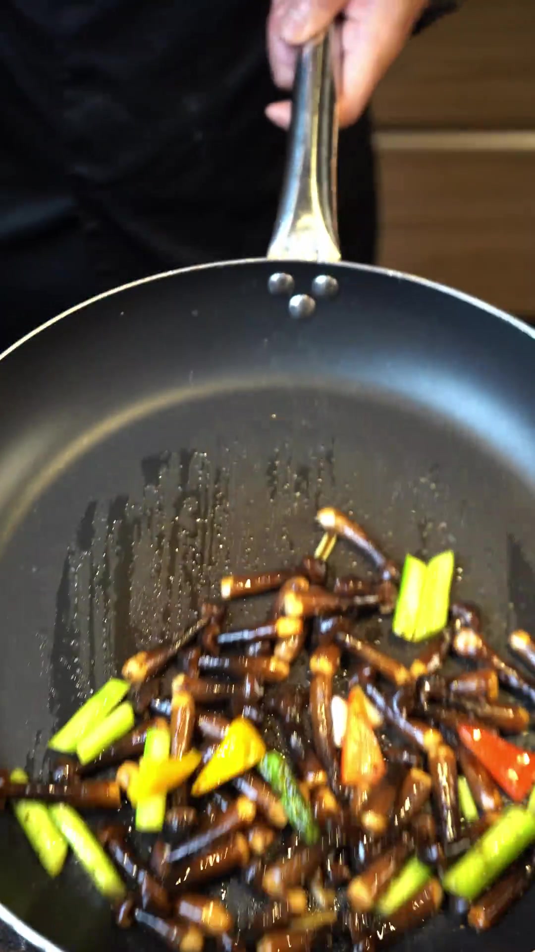 粤菜牛肉嫩的不行,配上山珍菌