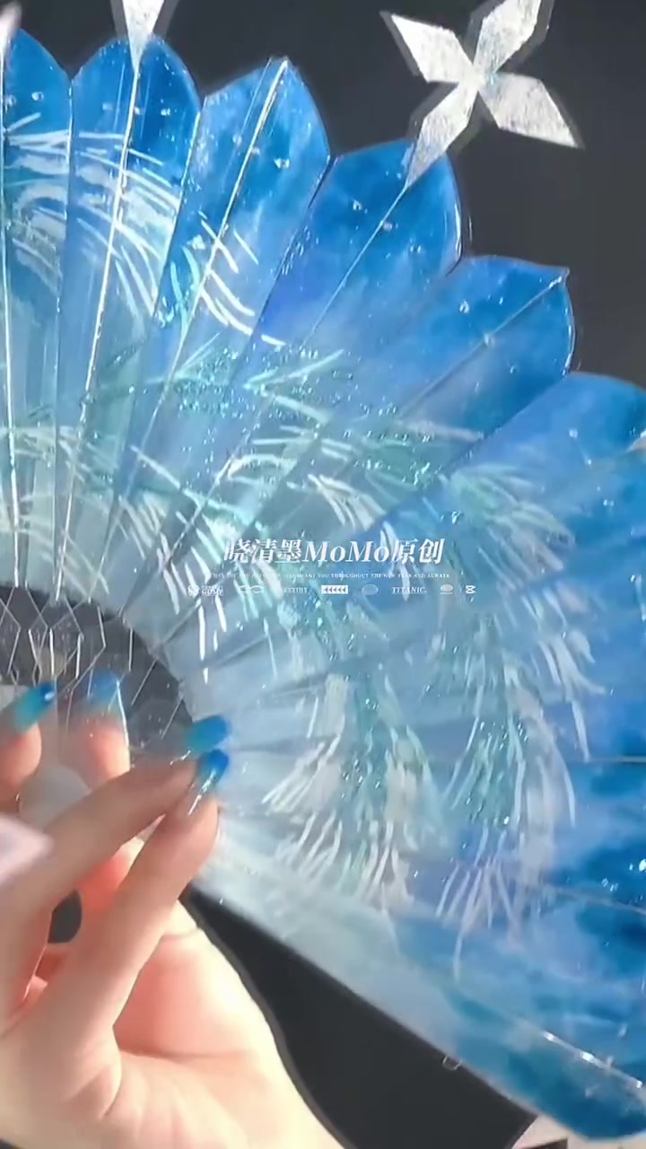 如何用水瓶做一把扇子