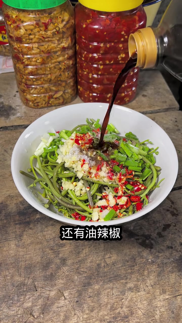 鲜嫩多汁的野生蕨菜!