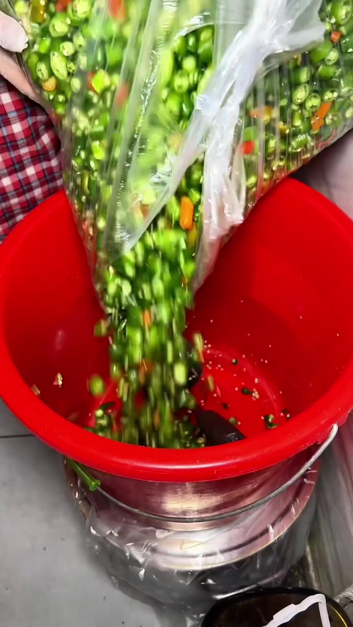 在徐州!没人能拒绝一碗辣子鸡拌面!