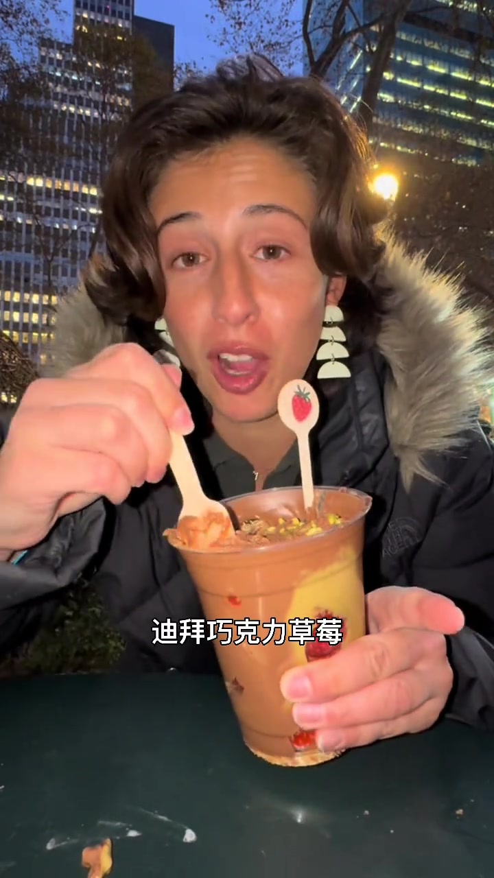 感觉草莓是最配巧克力的水果【tt:slothgirl_