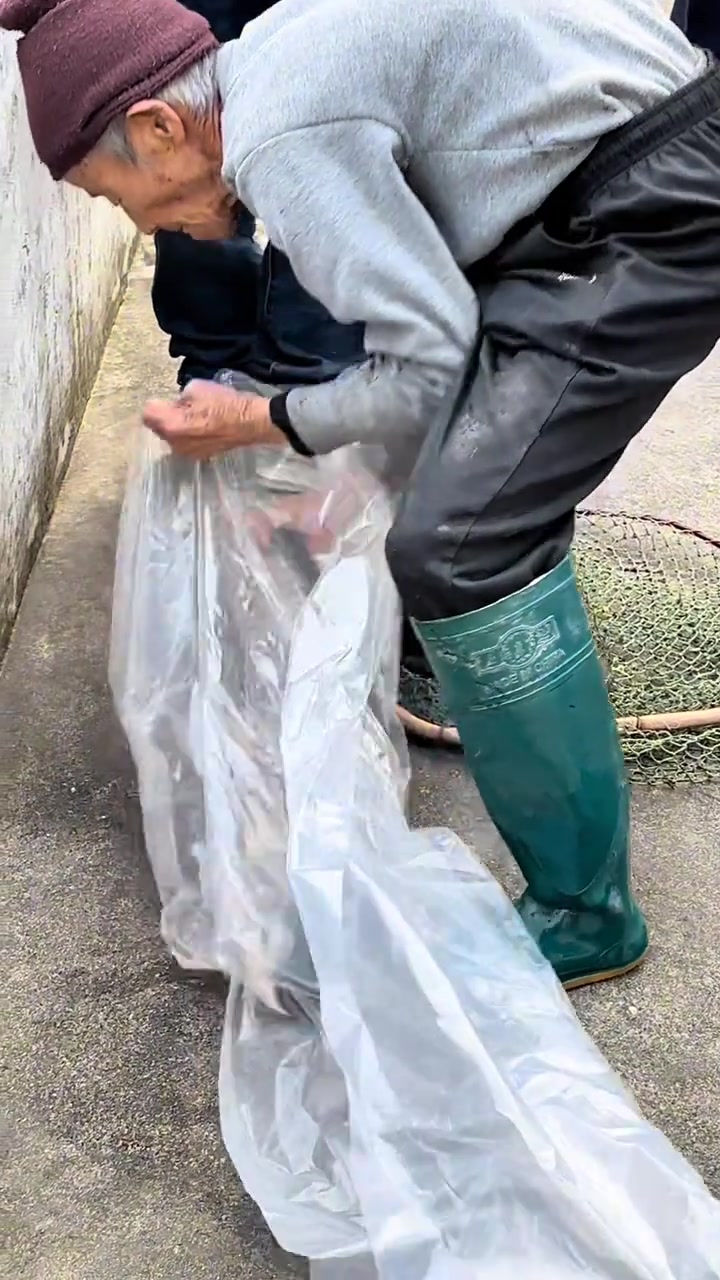 我个人认为这个山坑鱼比海鲜还好吃!