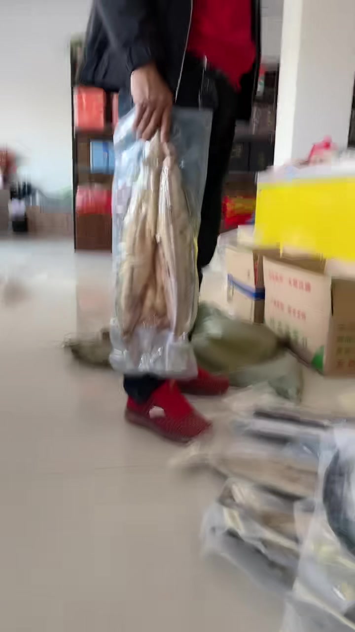 一卤鲜大鲅鱼干,和腿一样长,强的厉害