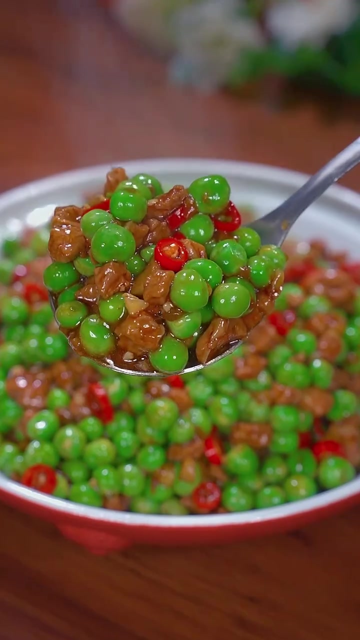 又到了吃豌豆的季节,肉沫加上豌豆一起炒太下饭了