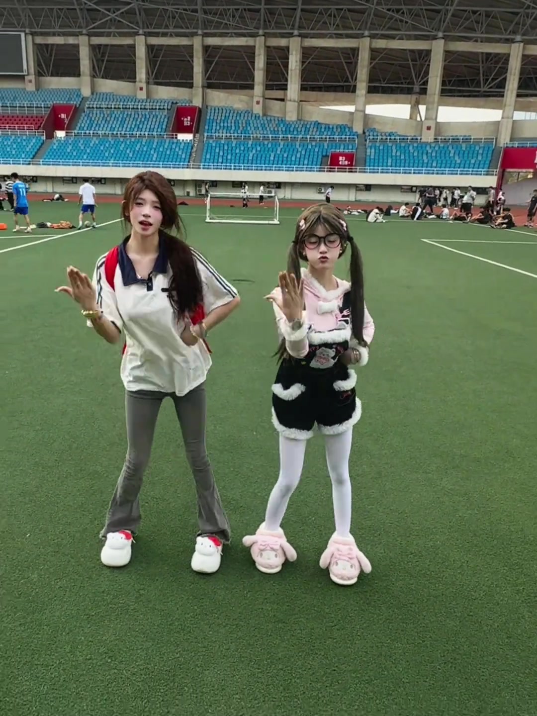 皮皮虾我们走去找一个蓝朋友