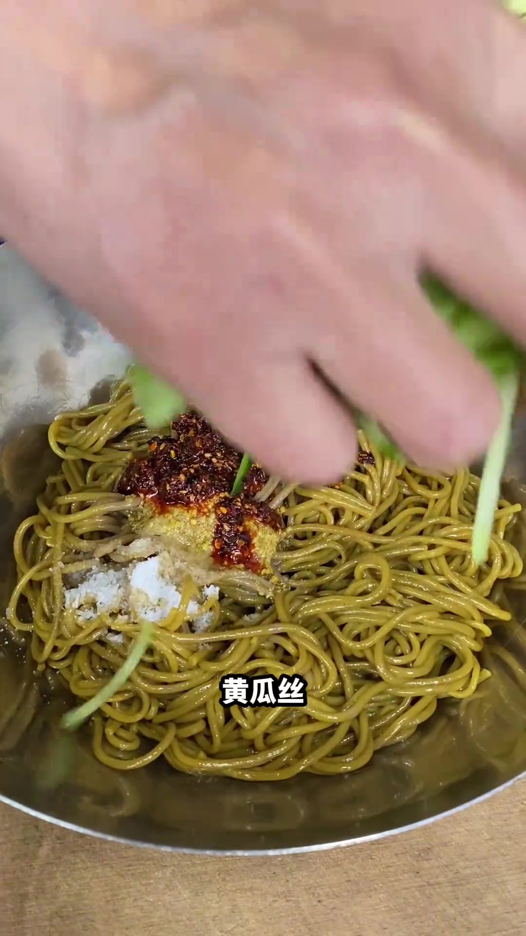 荞面饸饹今天在家吃饸饹,酸汤饸饹酸辣开胃,凉拌饸饹凉爽劲道芥末香