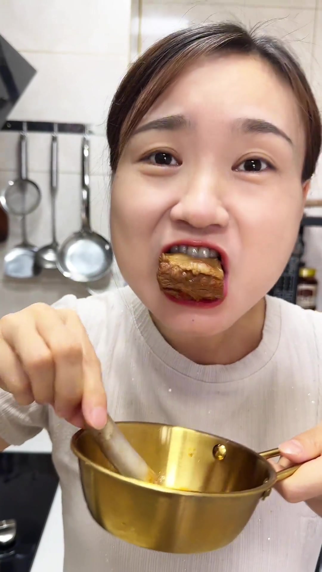 今天这碗红烧排骨面真是香的把名字都忘了,想吃的你也做起来