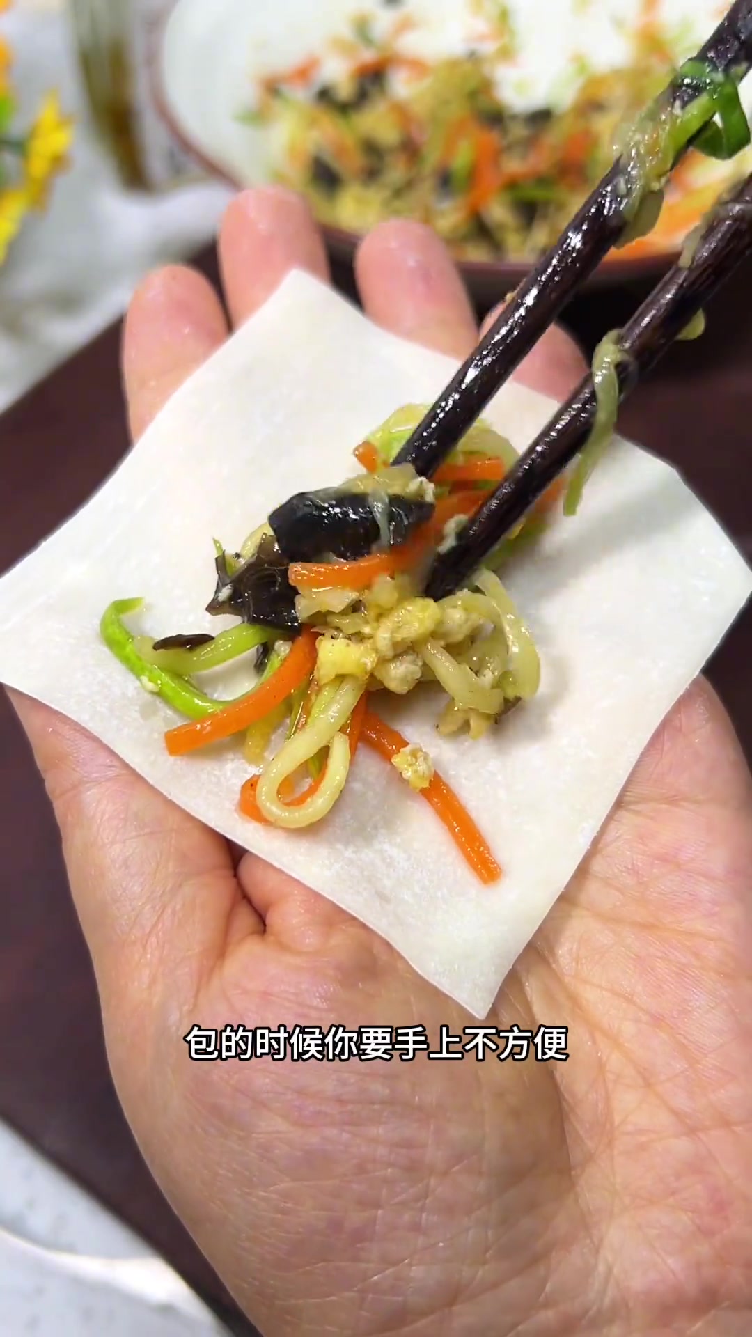 剩下的混沌皮这样蒸出来没想到这么好吃,个个都晶莹剔透
