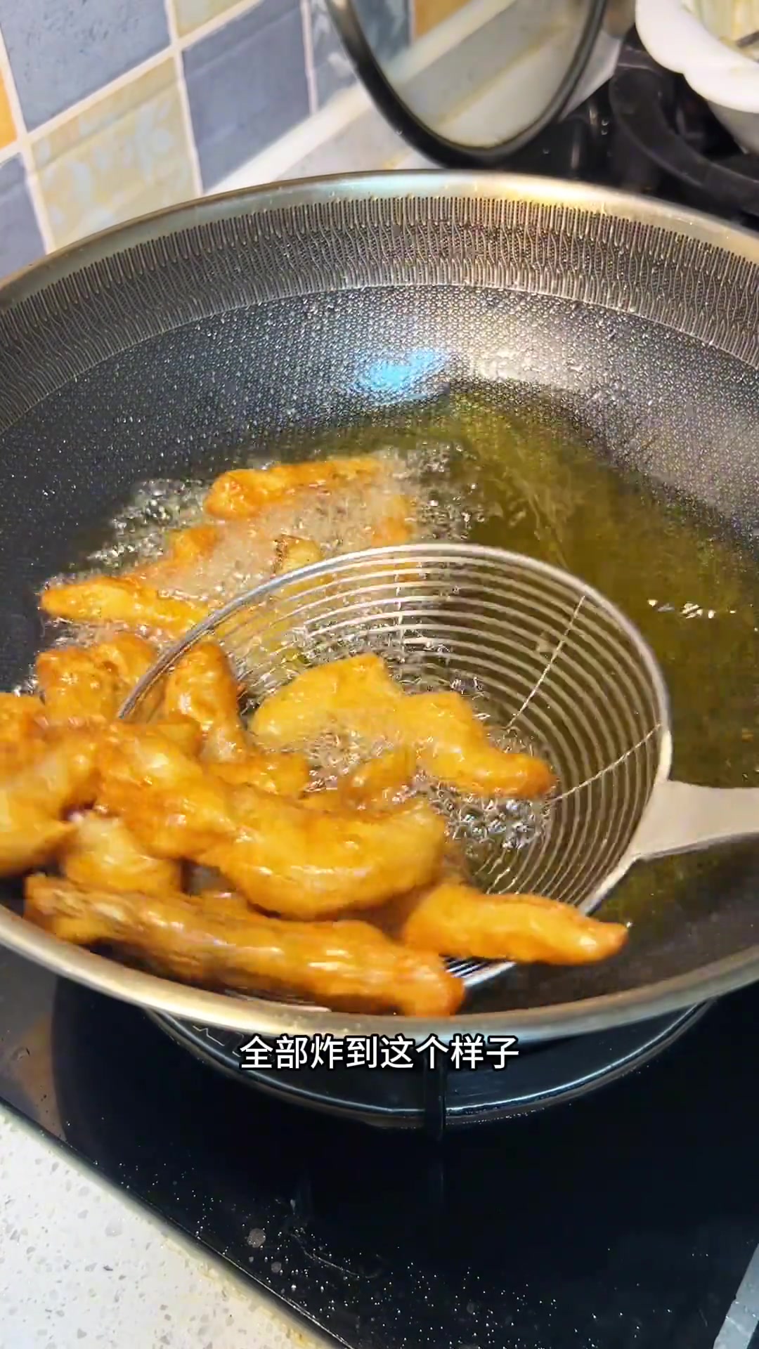 鲈鱼这样子做成干锅鱼块,没想到也特别好吃