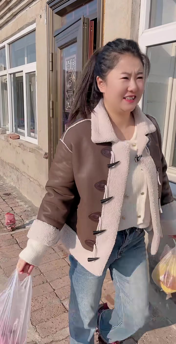 我们北方有吃饺子的习俗,南方有吃鸡鸭鱼肉的习俗,家人你们都吃饺子了吗?