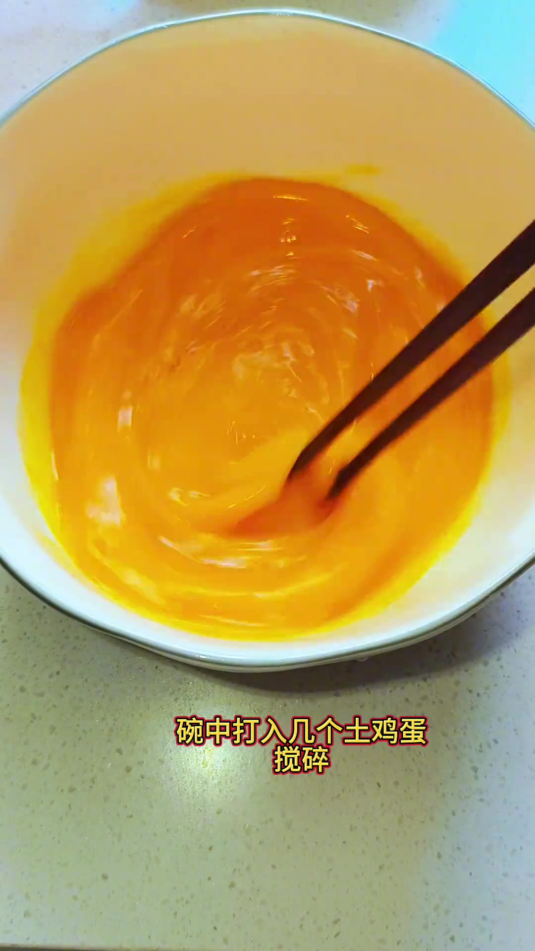 从老家摘了二十朵香椿,配上土鸡蛋,炒着吃超级美味下饭湖北特产香椿炒鸡蛋
