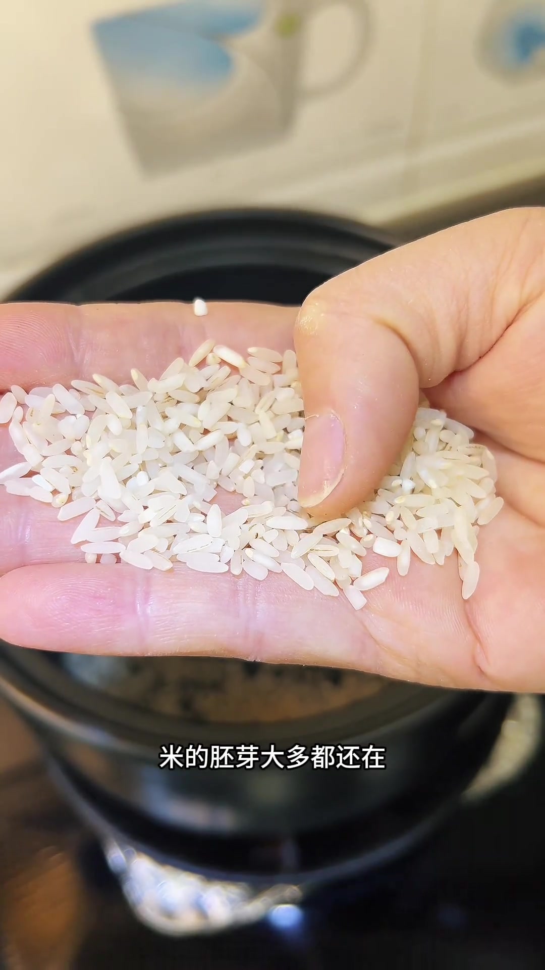 一碗大米汤生津还止渴,总是内热的孩子,喝再多水也不解渴,是身体缺津液了