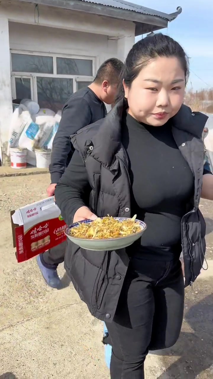 农村院子里吃一顿辣辣的鱼火锅,这也太香了