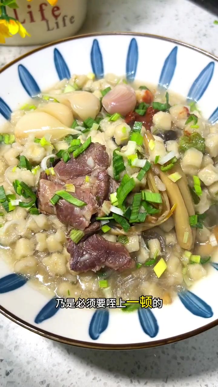 西安地道特色美食,羊肉泡馍,汤香馍筋