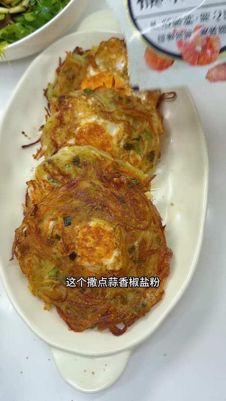 简单快捷的「土豆鸡蛋饼」简直太适合做早餐啦!应该没有人不爱吃!简易版的「金枪鱼饭团」也是超