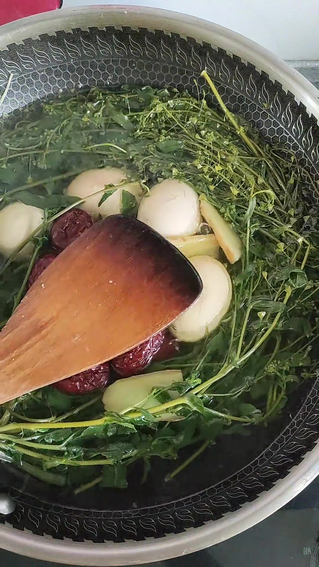 三月三地菜煮鸡蛋