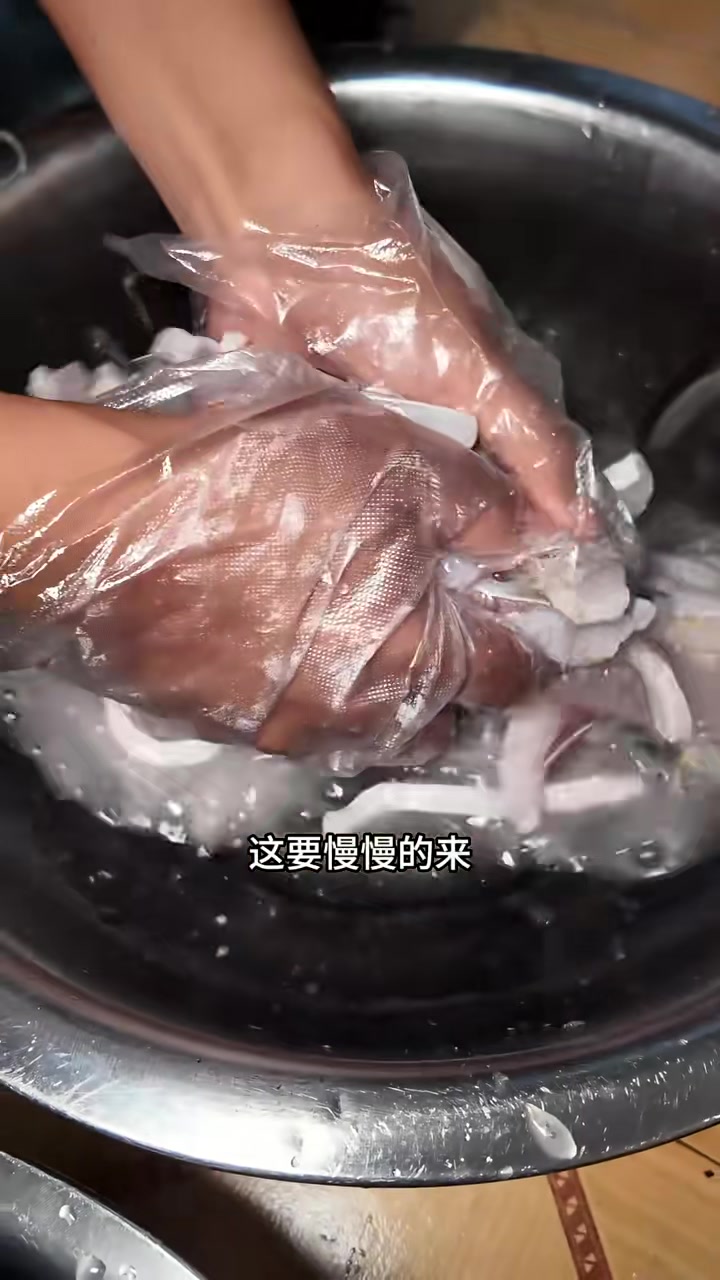 广西大化六也鱼怪,半生半熟的鱼片做成一道菜!白事喜事都有它