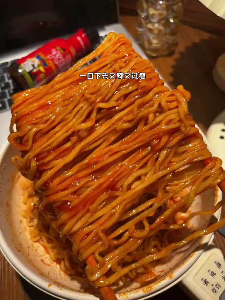 在家也能实现三养火鸡面自由了!火鸡面脑袋真的闭眼冲!