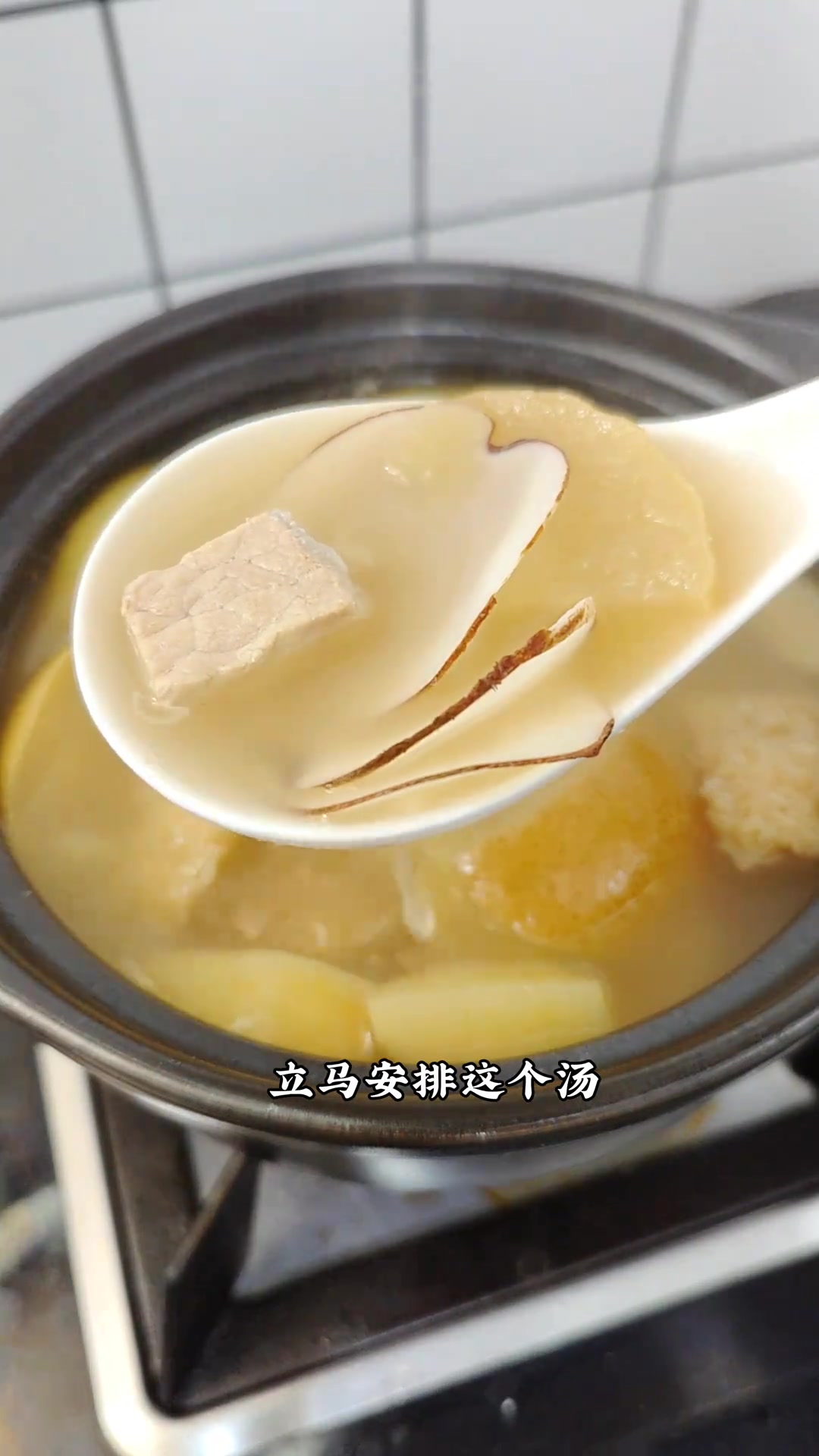入秋后天气干燥,安排海底椰苹果雪梨无花果汤,非常滋润