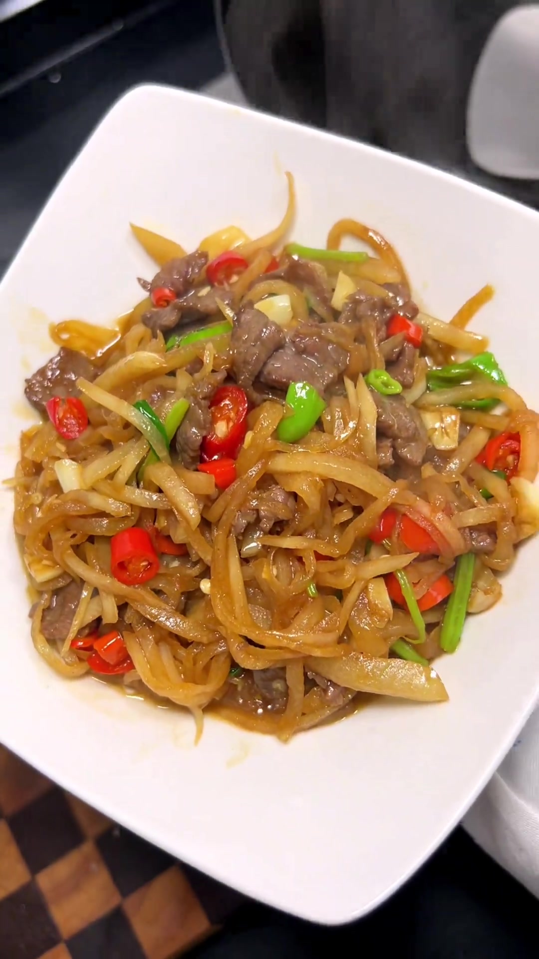 萝卜丝炒牛肉,我们家经常吃的一道菜