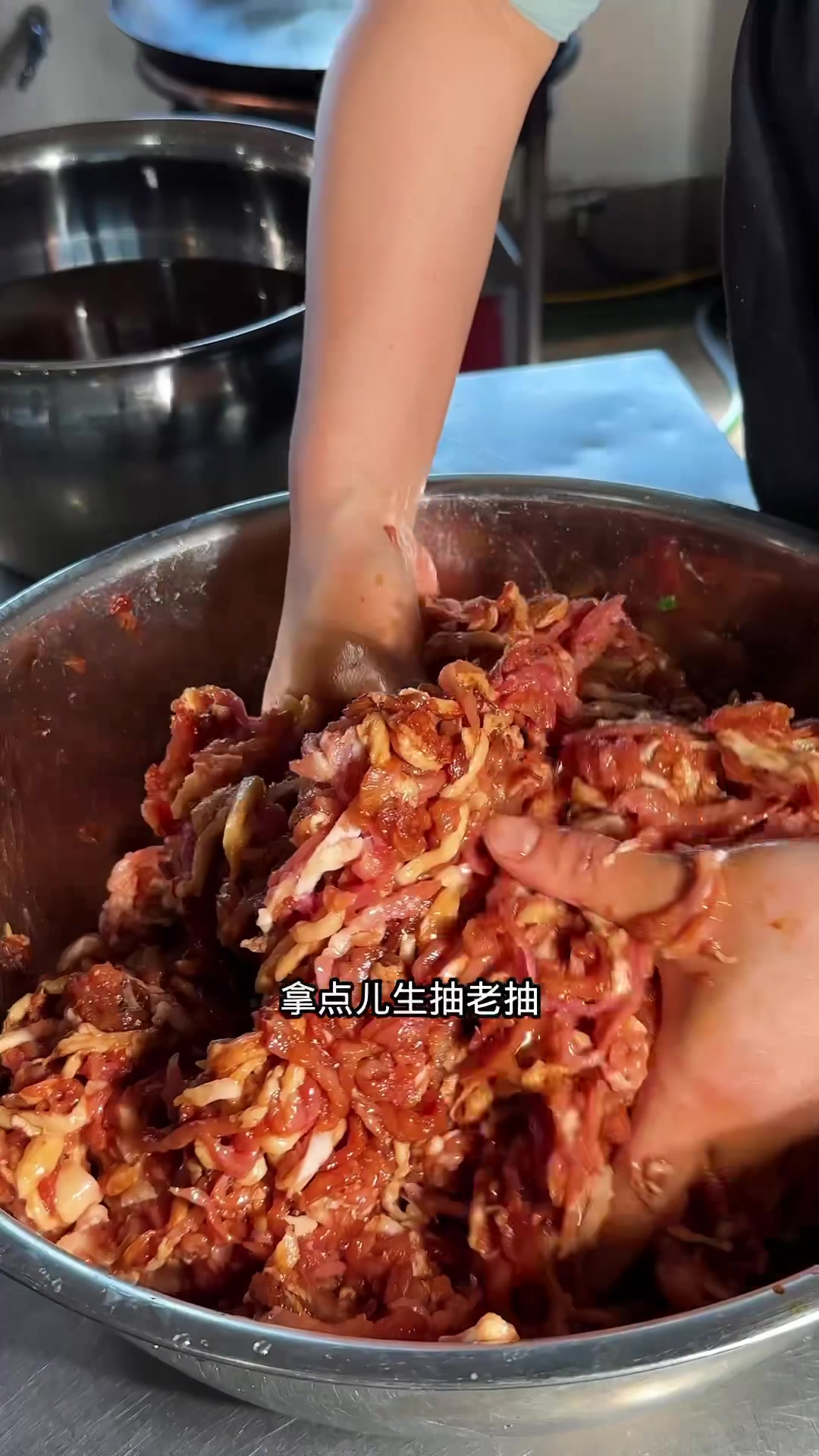 今天做一道我在工地上从来都没做过的菜,凉拌炸豆腐,味道很巴适