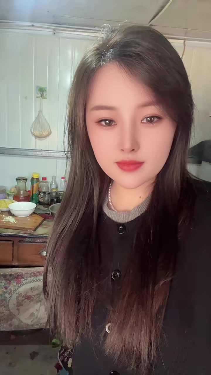 晚上奶奶给我做酸菜汤,放点荤油老好吃了