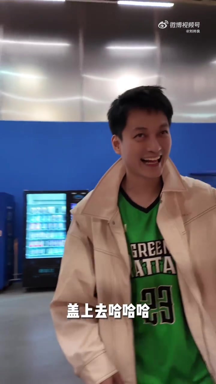 皇阿玛邱心志老哥happy永远18岁,年龄不是阻挡你前进的脚步,篮球赋予的热血与坚毅,足以