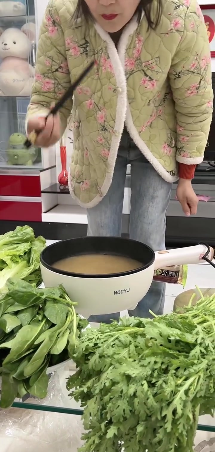 直播间火锅涮菜大推荐,健康美味等你来品尝!