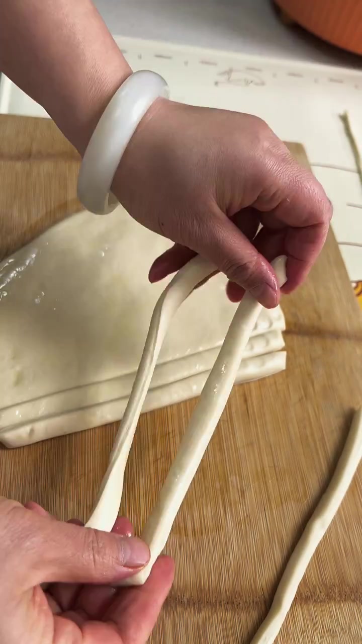 家庭版拉条子,蒜苔肉丝一拌太美了