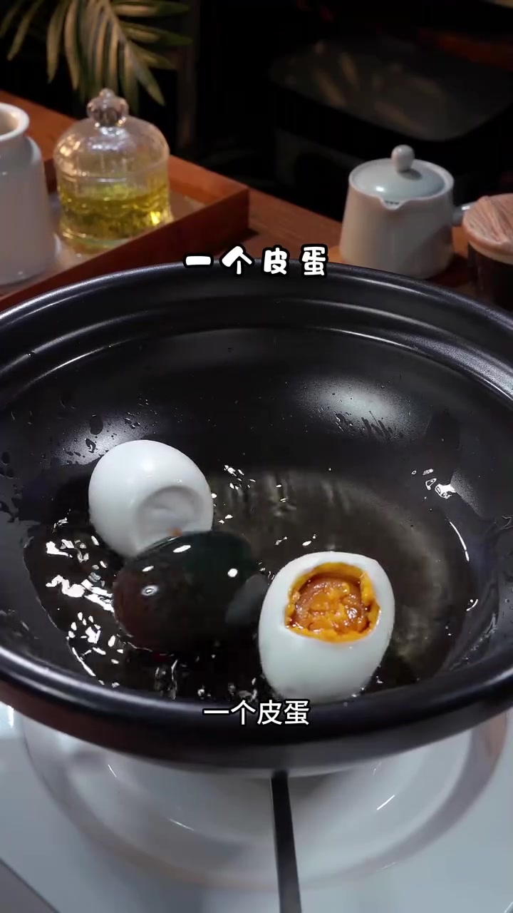 消耗3个蛋 今天成本又干高掉了 跟着学做菜 咸鸭蛋的神仙吃法