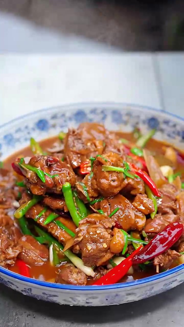 好久没吃啤酒鸭了,今天又弄一顿,土鸭就是安逸,吃起肉质紧实巴适得板!