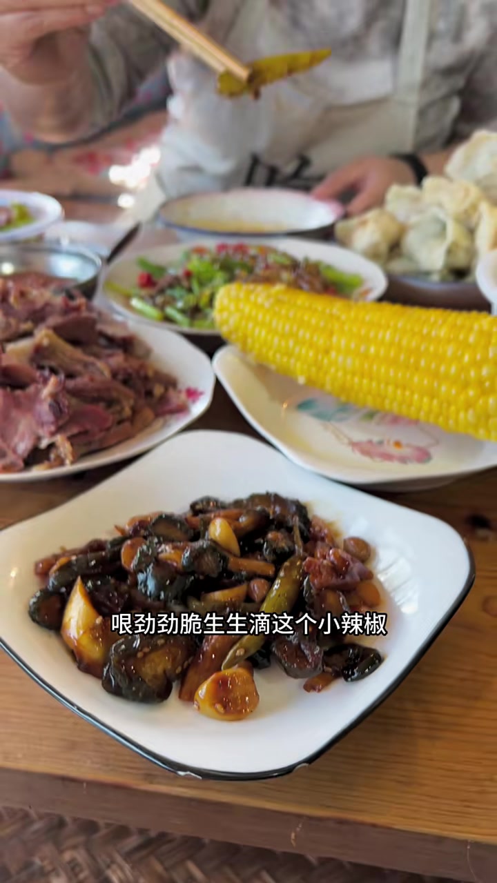 鸡蛋酸菜大蒸饺,小白菜土豆汤