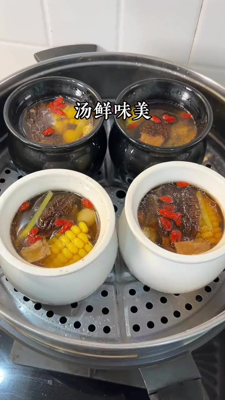 汤鲜味美的羊肚菌龙骨汤,简单又好喝