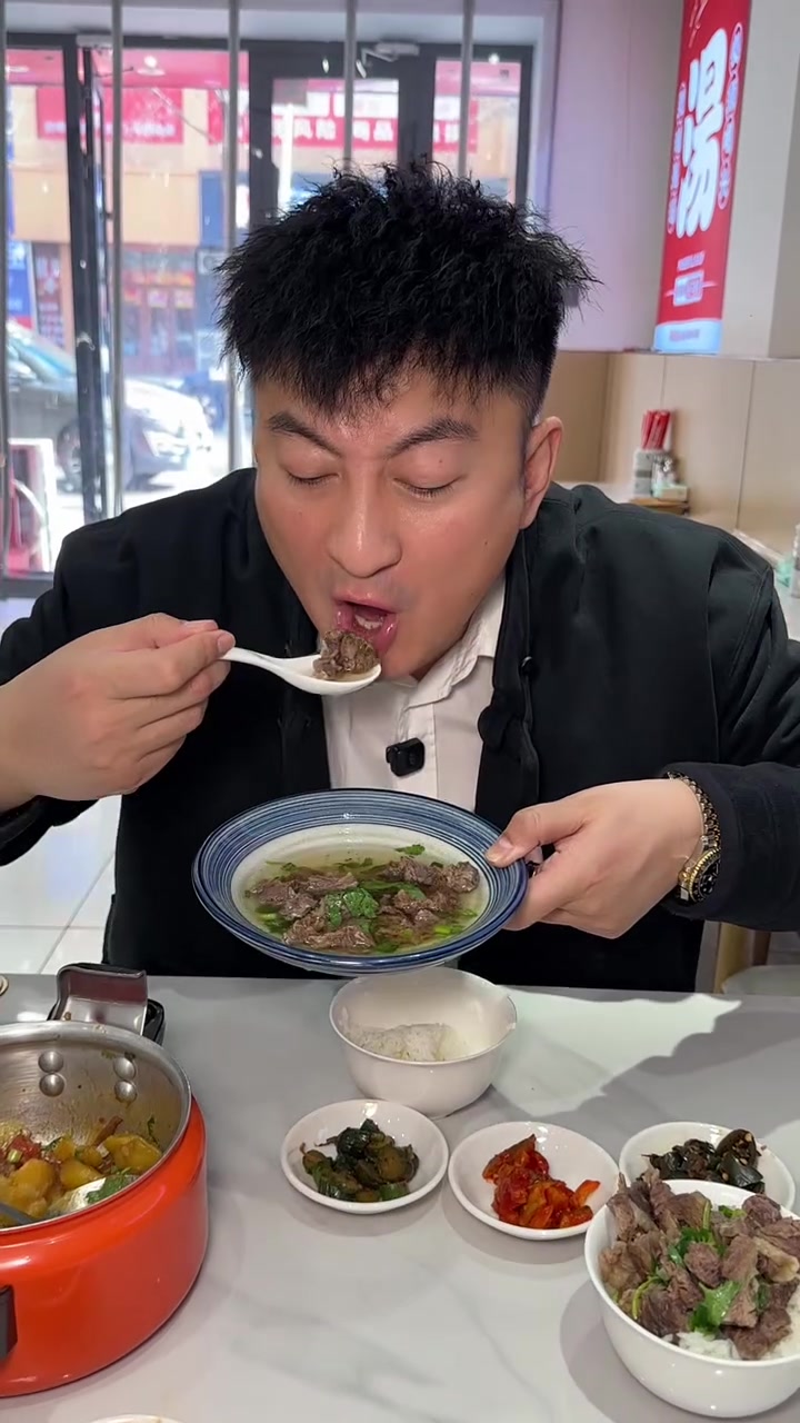 吃牛肉汤牛肉饭,这家店能给你香懵了