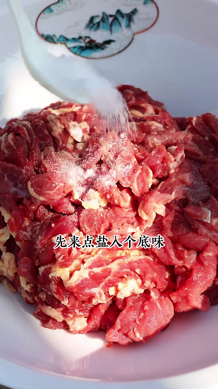 牛肉在家总是容易炒老,今天分享一道红辣椒汆牛肉,又香又嫩汤汁拌饭真的是绝了!
