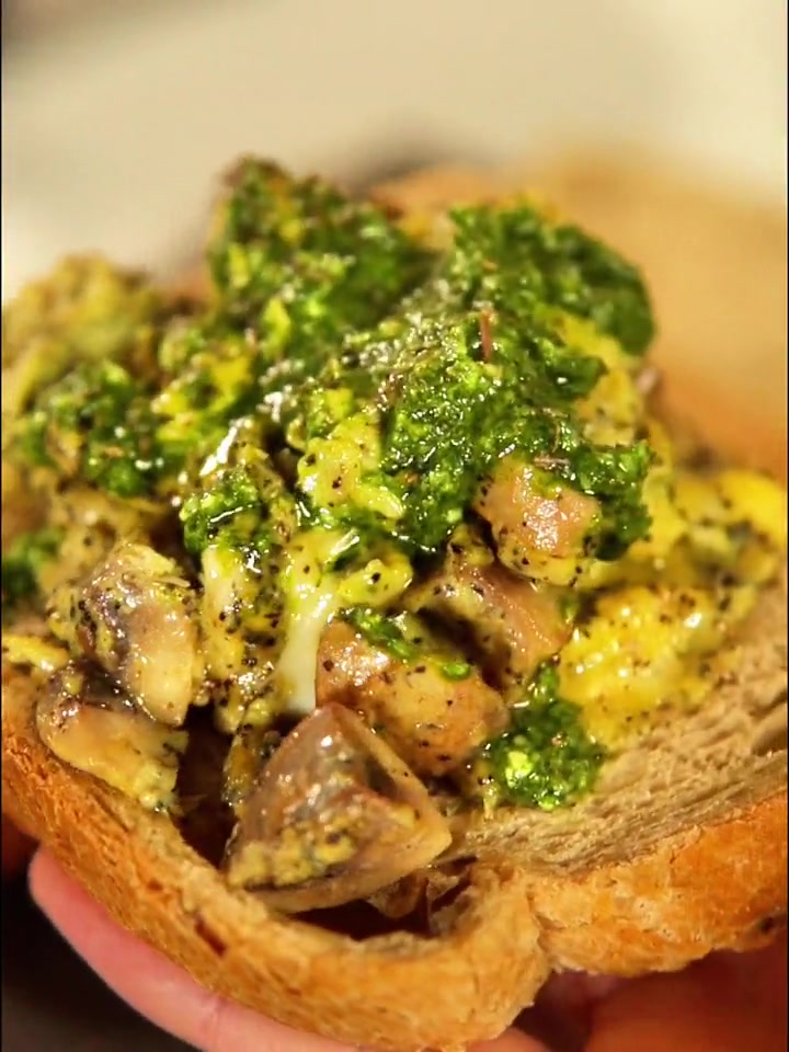 早午餐一分钟搞定的滑蛋吐司