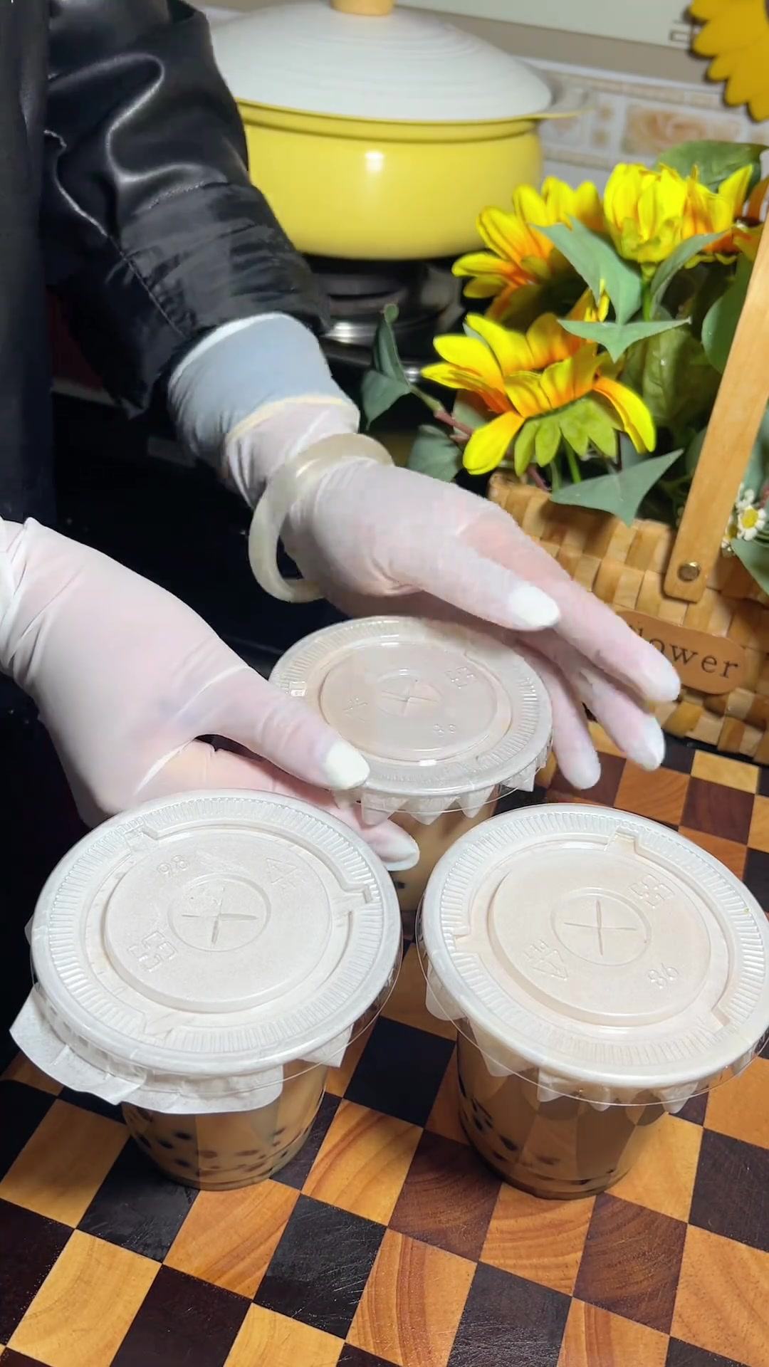 以前我妈说只要有心 什么都能拜,我觉得蛋糕 奶茶 鸡翅 薯条 财神爷肯定会喜欢 愿财神偏爱
